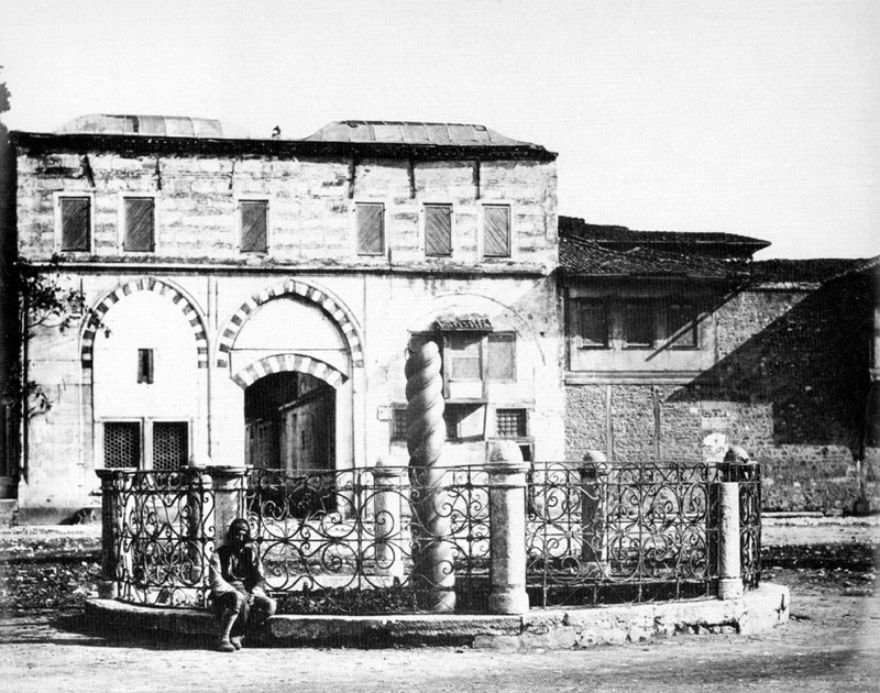 Sultanahmet Paskal Sebah 1865.jpg